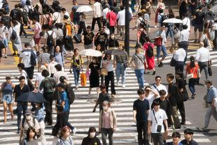 记者：拜仁仍在关注埃弗顿中场奥纳纳，预计转会费6-7000万欧